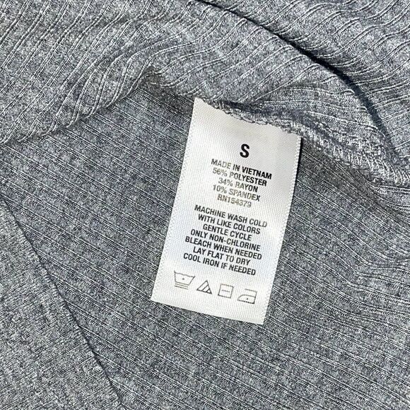 Aero - Seriously Soft | NWT Gray Mock Neck Sleeveless Crop Top | Small - Picture 5 of 5